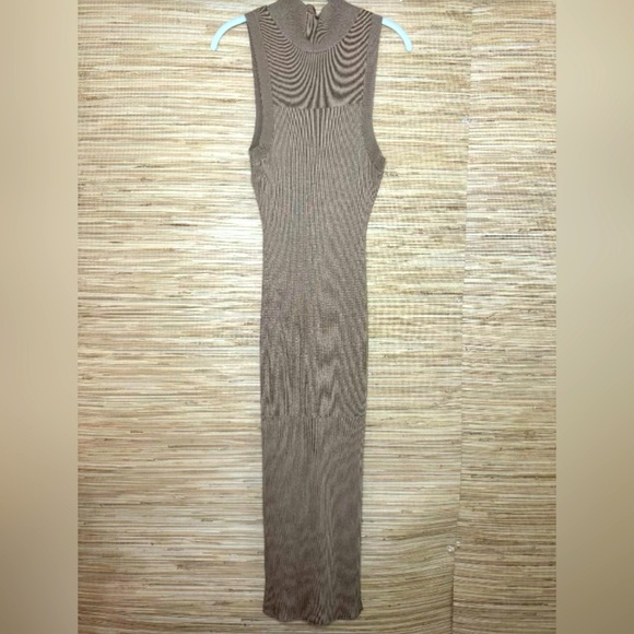Good American Plaited Rib Midi Dress - Picture 9 of 16